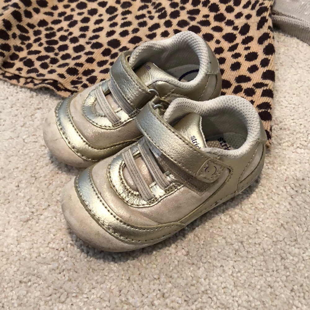 Stride rite size 5 sneaker